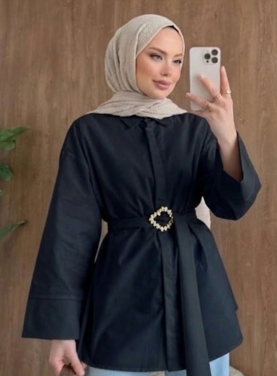 Siyah Uzun Kuşaklı Gömlek Toka Detaylı